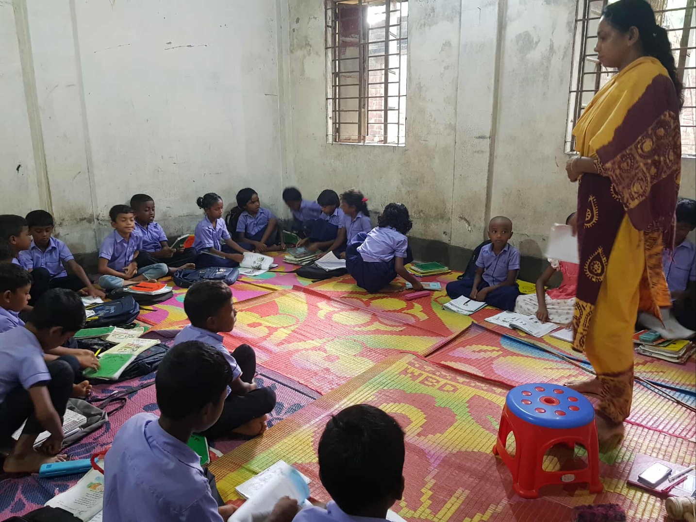 저는 수닐 사르카르(Sunil Sarkar)이며, 비람푸르 아멘 교회의 목사입니다.